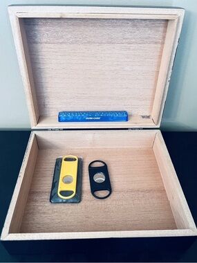 Humidor BLACK SUPREME with Accessories
